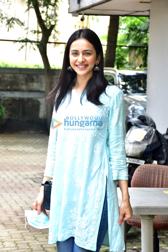 photos rakul preet singh snapped at aanand l rais office in andheri 2 2