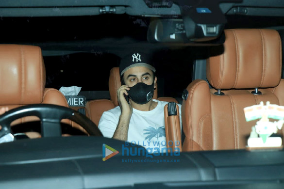 Photos: Ranbir Kapoor snapped in Bandra Photos: Ranbir Kapoor snapped in Bandra