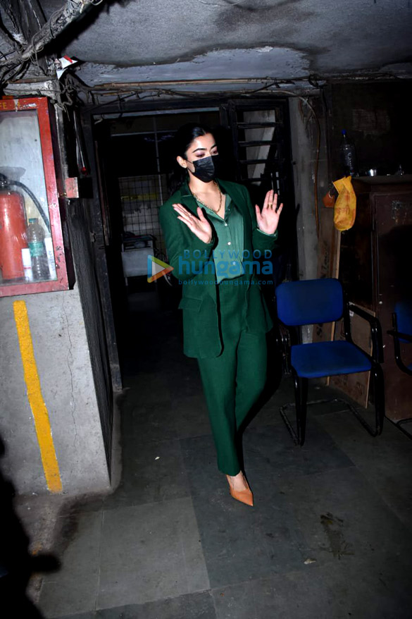 photos rashmika mandanna snapped in andheri 5