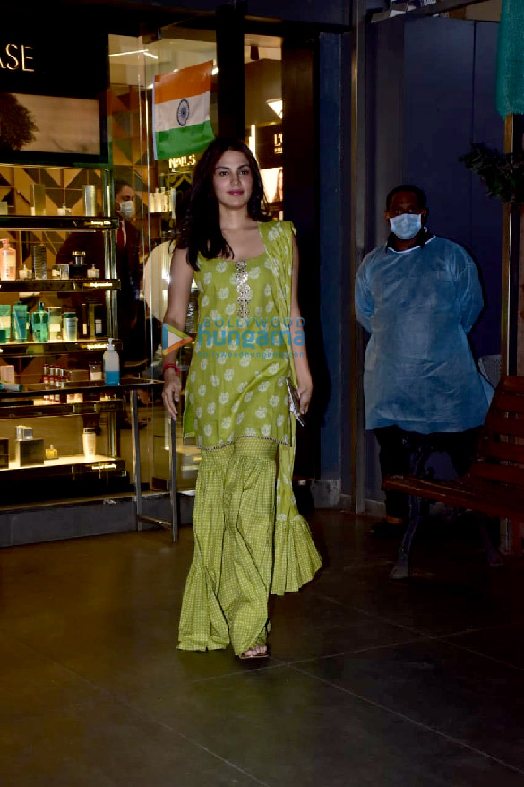 photos rhea chakraborty snapped at a salon in juhu 2 2
