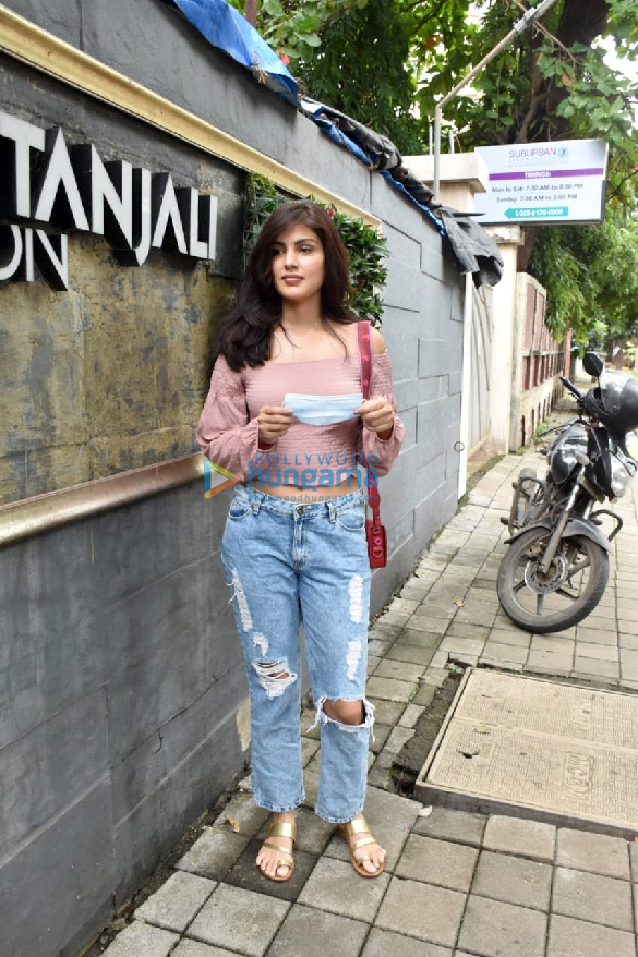 photos rhea chakraborty snapped at a salon in juhu 3