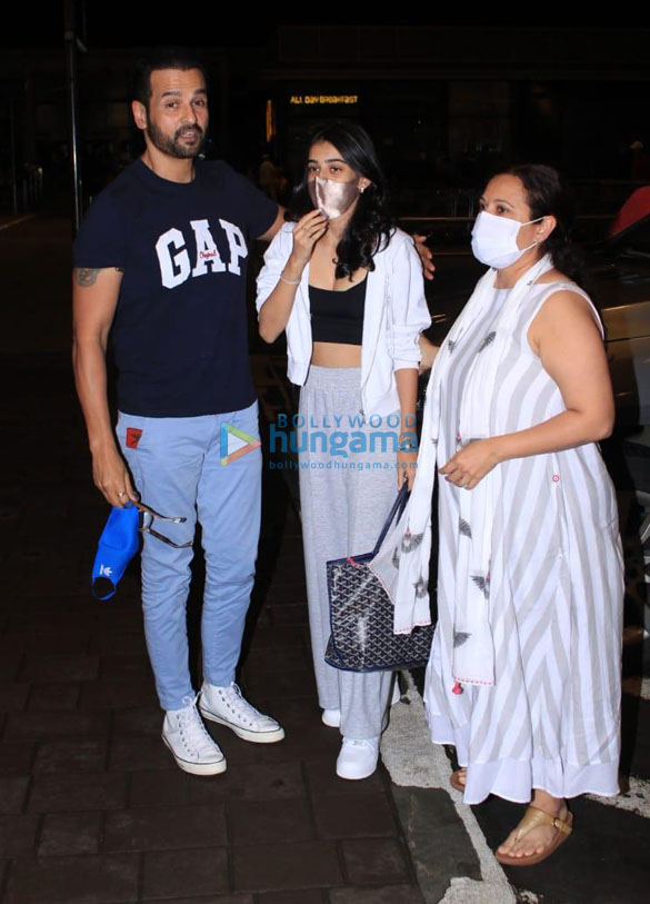 photos ronit roy and rohit roy snapped at the airport 4