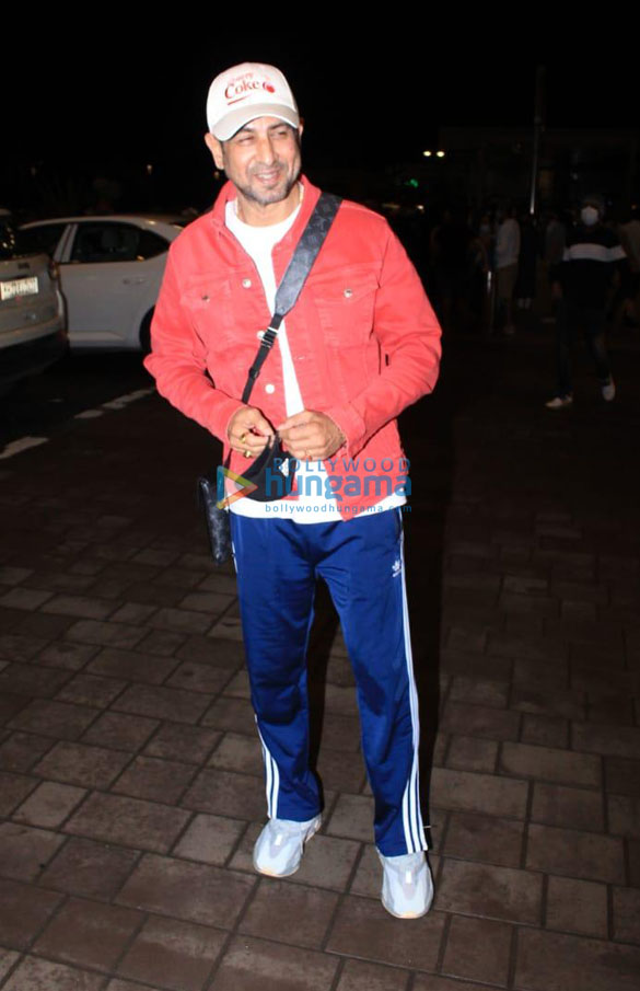 photos ronit roy and rohit roy snapped at the airport 6