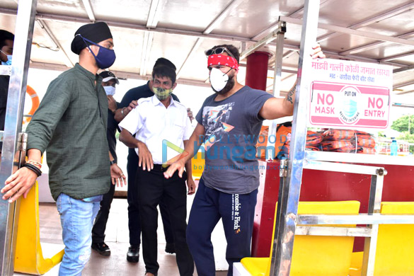 photos saif ali khan snapped at versova jetty 2