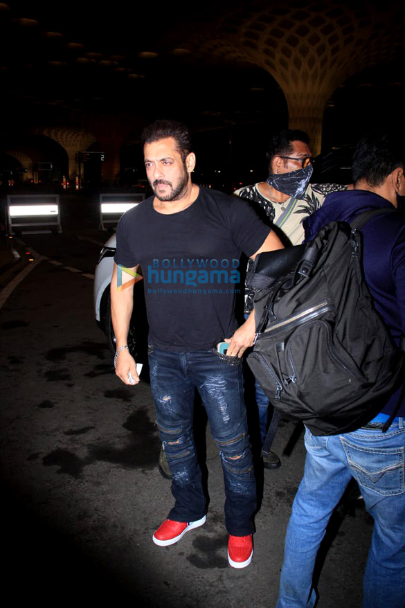 Photos: Salman Khan, Katrina Kaif and Bhumi Pednekar snapped at the airport Photos: Salman Khan, Katrina Kaif and Bhumi Pednekar snapped at the airport