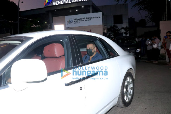 photos sanjay dutt and jubin nautiyal snapped at the airport 1