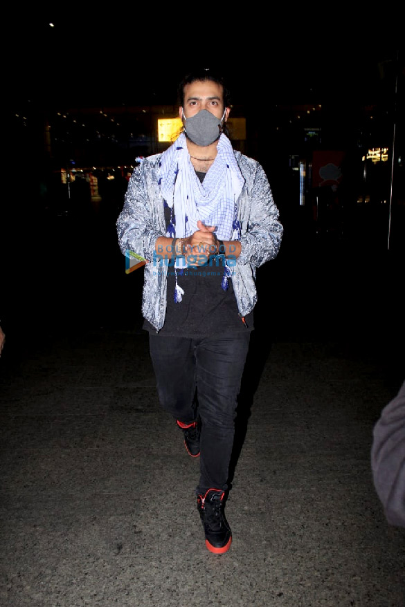 photos sanjay dutt and jubin nautiyal snapped at the airport 5
