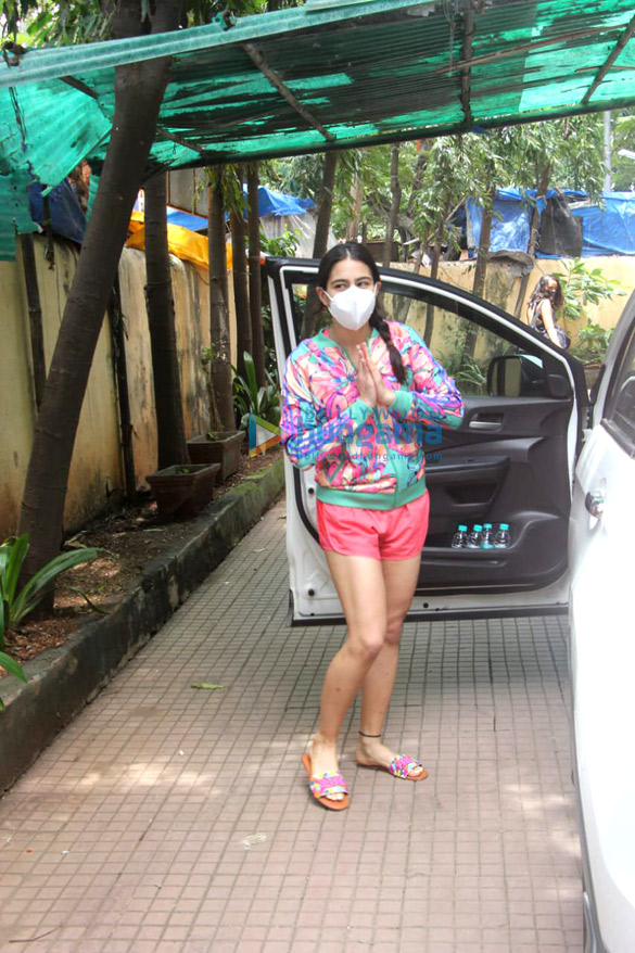 photos sara ali khan spotted at pilates class in santacruz 3