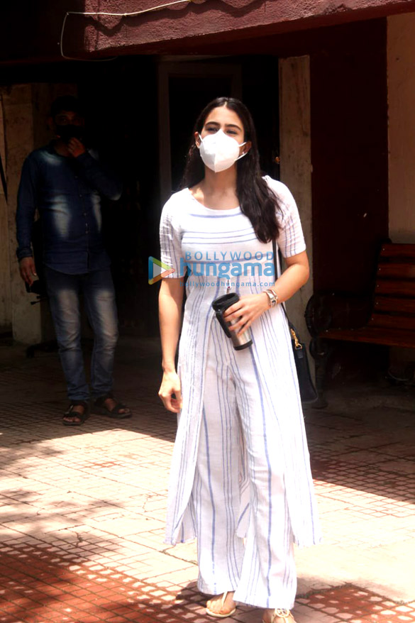 photos sara ali khan spotted at the gym in santacruz 3 2