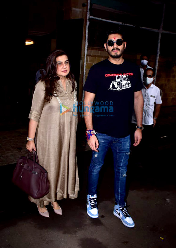 photos shanaya kapoor khushi kapoor and others snapped at anil kapoors residence for rakshabandhan 2021 2282021 2