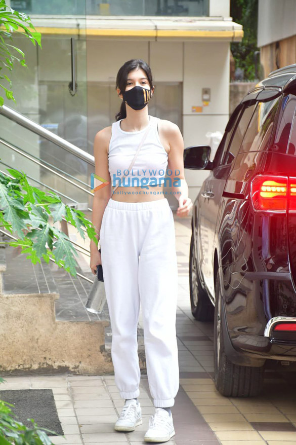 photos shanaya kapoor spotted at dance class 3 3