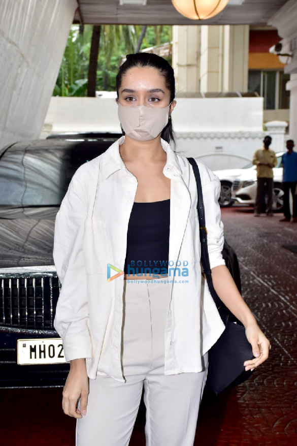 Photos: Shraddha Kapoor snapped at Luv Ranjan’s office in Juhu Photos: Shraddha Kapoor snapped at Luv Ranjan’s office in Juhu