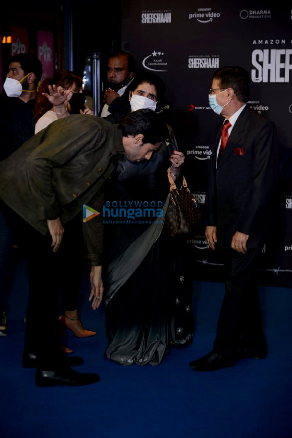 photos sidharth malhotra kiara advani and vikram batras family snapped at the screening of shershaah in new delhi 5