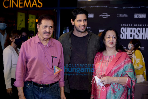 photos sidharth malhotra kiara advani and vikram batras family snapped at the screening of shershaah in new delhi 9
