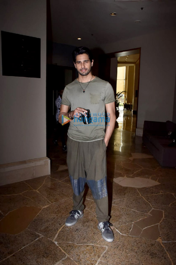 Photos: Sidharth Malhotra snapped promoting Shershaah Photos: Sidharth Malhotra snapped promoting Shershaah