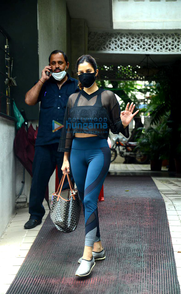 Photos: Sophie Choudry snapped at the gym in Bandra