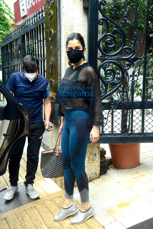 photos sophie choudry snapped at the gym in bandra 4
