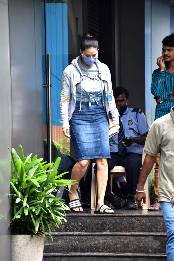 photos sunny leone snapped in juhu 1 12
