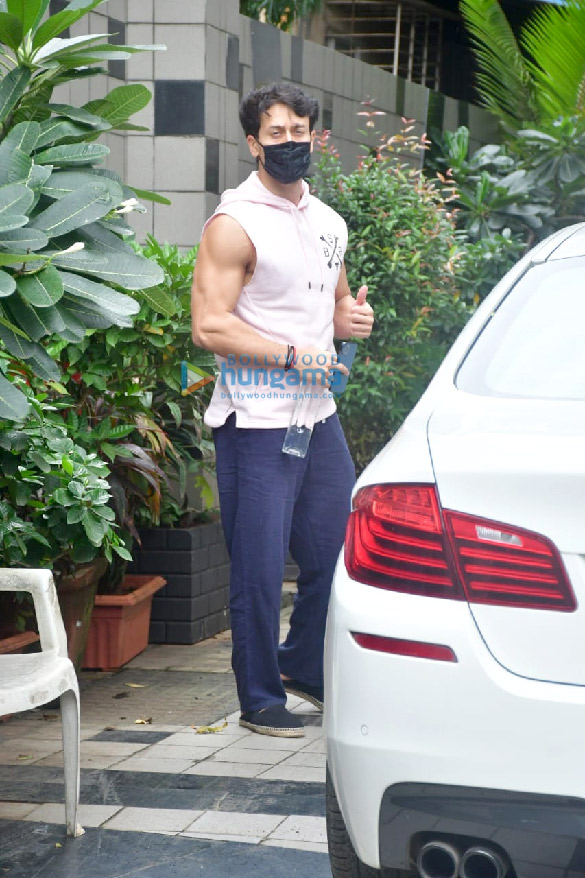 photos tiger shroff spotted at the gym in khar 2 2