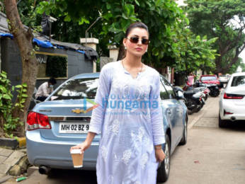 Photos: Urvashi Rautela snapped in Juhu