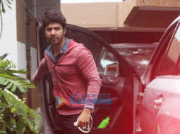 Photos: Varun Dhawan snapped at a gym in Juhu