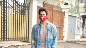 Photos: Varun Dhawan snapped in Juhu
