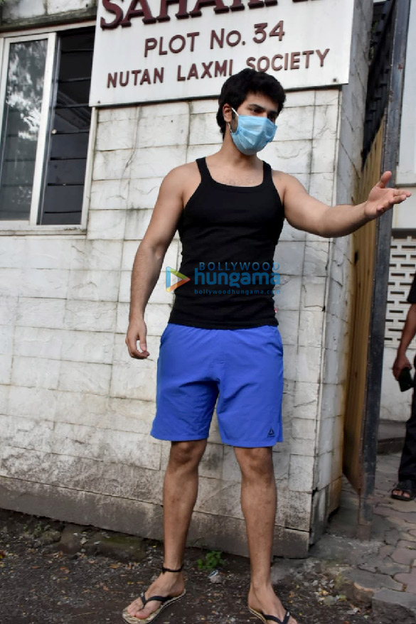photos varun dhawan spotted at a clinic in juhu 6
