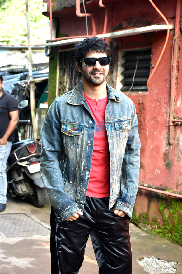 Photos: Varun Dhawan spotted at a studio for the rehearsals of his film Jugjugg Jeeyo Photos: Varun Dhawan spotted at a studio for the rehearsals of his film Jugjugg Jeeyo