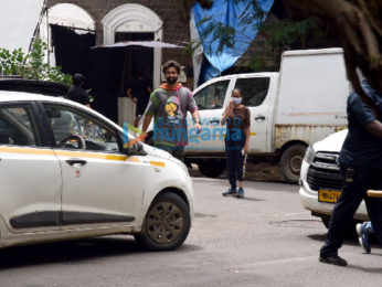 Photos: Vicky Kaushal and Kiara Advani snapped at shoot location
