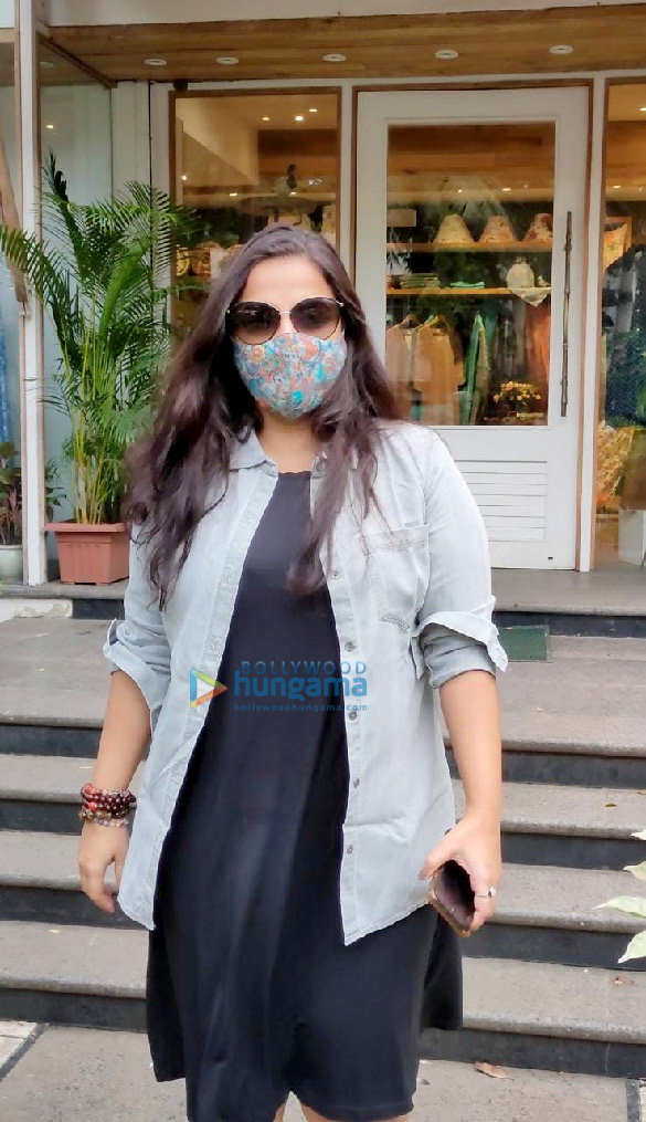 Photos: Vidya Balan snapped at a store in Santacruz Photos: Vidya Balan snapped at a store in Santacruz