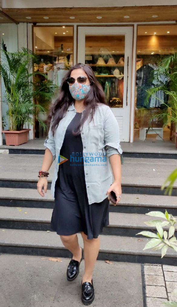 photos vidya balan snapped at a store in santacruz 2