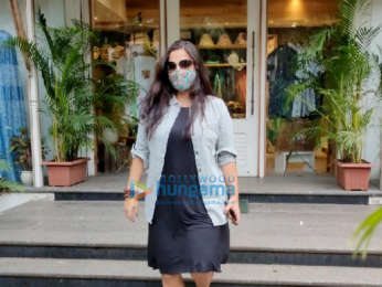 Photos: Vidya Balan snapped at a store in Santacruz