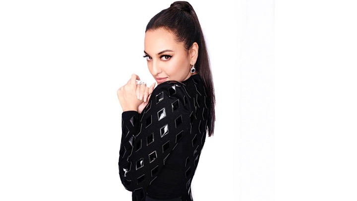 Sonakshi Sinha: “My father is my BIGGEST FAN, anything of mine he watches he…”| Rapid Fire Sonakshi Sinha: “My father is my BIGGEST FAN, anything of mine he watches he…”| Rapid Fire
