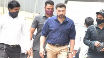 Sunny Deol, Pooja Bhatt and Shreya Dhanwanthary spotted on-location shoot at Juhu