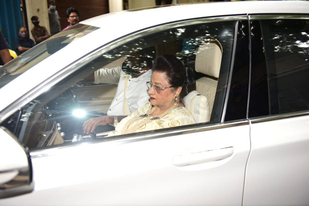 Arjun Kapoor, Khushi Kapoor, Shanaya Kapoor and other family members arrive at Anil Kapoor's residence for Rhea Kapoor and Karan Boolani's wedding
