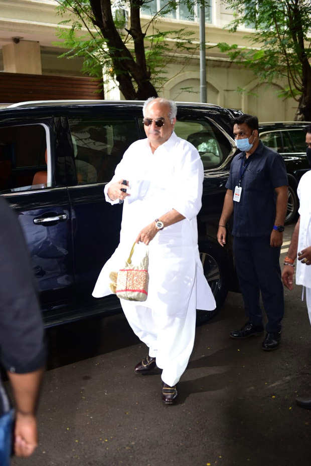 Arjun Kapoor, Khushi Kapoor, Shanaya Kapoor and other family members arrive at Anil Kapoor's residence for Rhea Kapoor and Karan Boolani's wedding