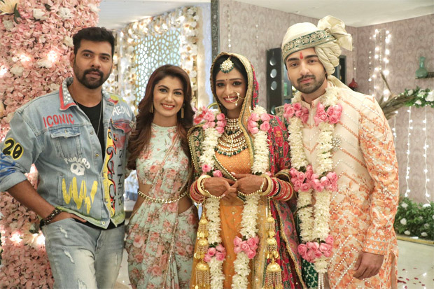 Abhi-Pragya and Karan-Preeta make a grand entry at Rishi and Lakshmi’s wedding in Bhagya Lakshmi Abhi-Pragya and Karan-Preeta make a grand entry at Rishi and Lakshmi’s wedding in Bhagya Lakshmi