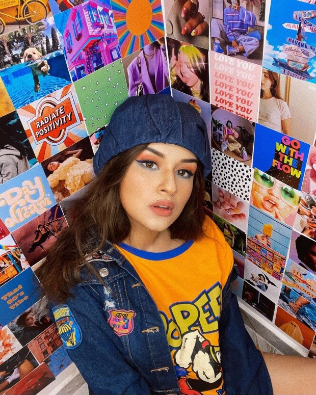 Anveet Kaur rocks Y2K style in comfy yellow oversized tee and cropped denim jacket