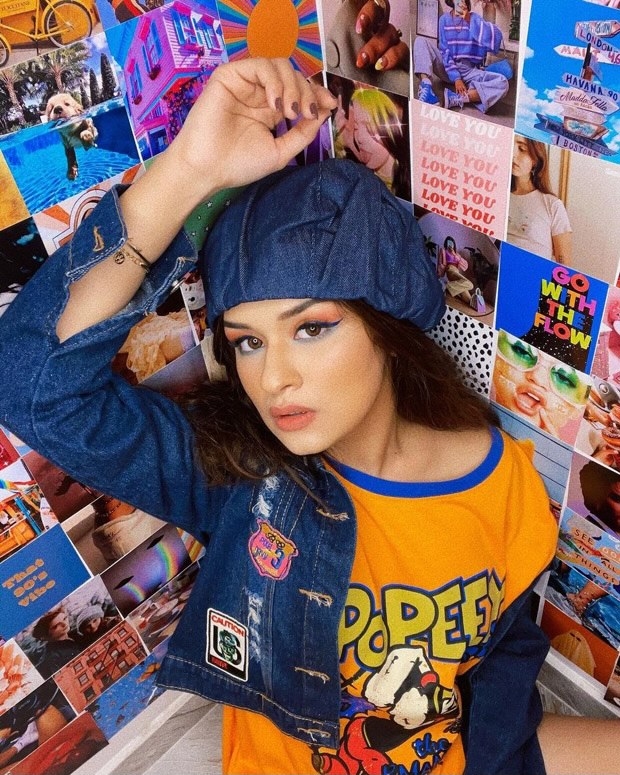 Anveet Kaur rocks Y2K style in comfy yellow oversized tee and cropped denim jacket