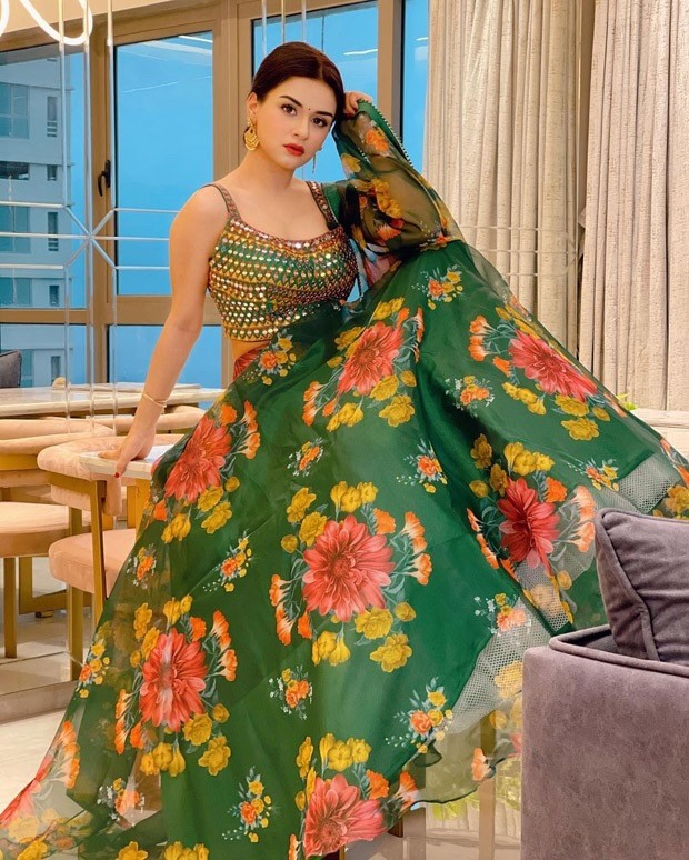 Avneet Kaur Looks Breathtaking In A Floral Embellished Green Lehenga Bollywood News 