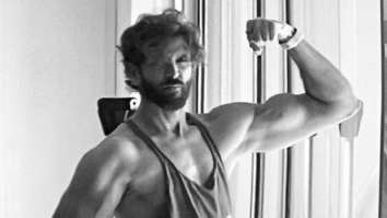 Hrithik Roshan flaunts his chiselled physique; says ‘Bolo Bollywood bicep ki jai’