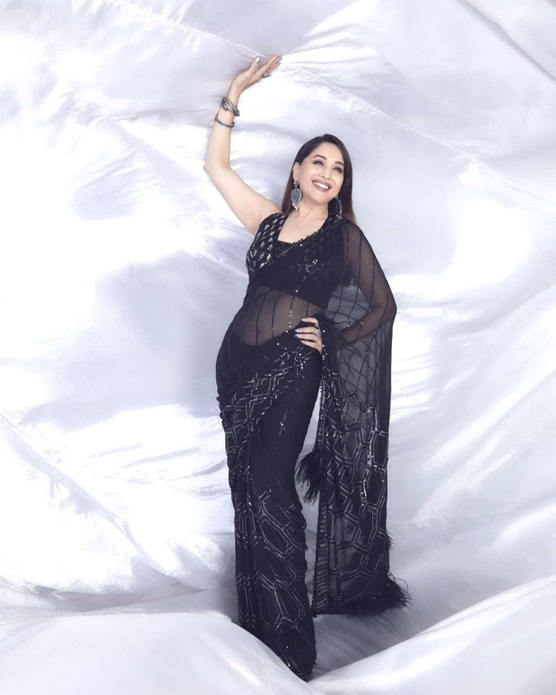 Madhuri Dixit Looks Pristine In An Embellished Manish Malhotra Saree For Dance Deewane 3 3 