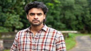 Malayalam star Tovino Thomas’ superhero flick Minnal Murali to premiere on Netflix on December 24, 2021 Malayalam star Tovino Thomas’ superhero flick Minnal Murali to premiere on Netflix on December 24, 2021