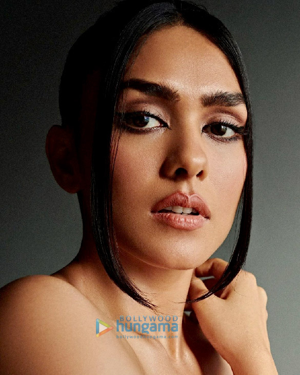 mrunal thakur 24