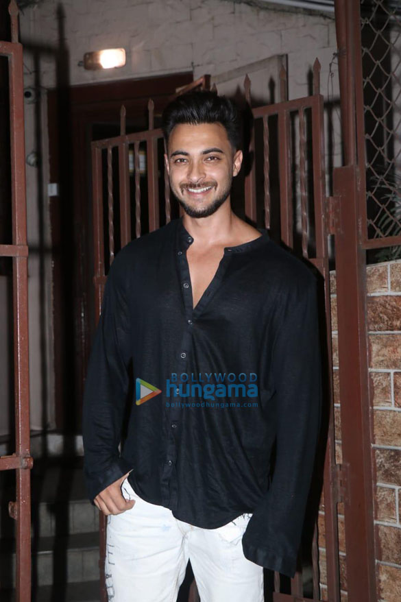 Photos: Aayush Sharma snapped at a dubbing studio in Bandra Photos: Aayush Sharma snapped at a dubbing studio in Bandra