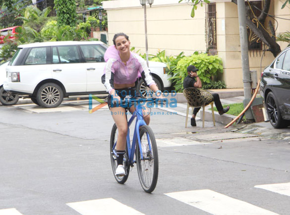 photos aisha sharma spotted in bandra 1 8