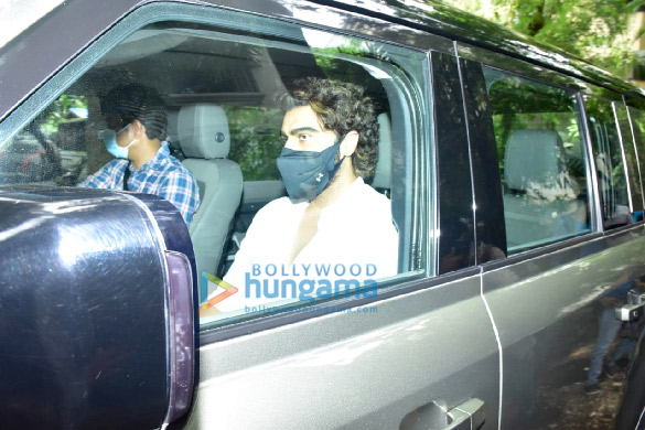 photos ajay devgn sidharth malhotra arjun kapoor and other celebs snapped at akshay kumars house in juhu 3