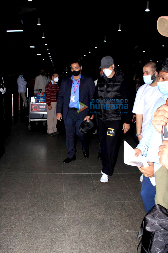 photos akshay kumar shruti haasan and saiee manjrekar snapped at the airport 2