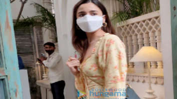 Photos: Alia Bhatt snapped at Bandra
