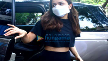 Photos: Alia Bhatt snapped in Bandra